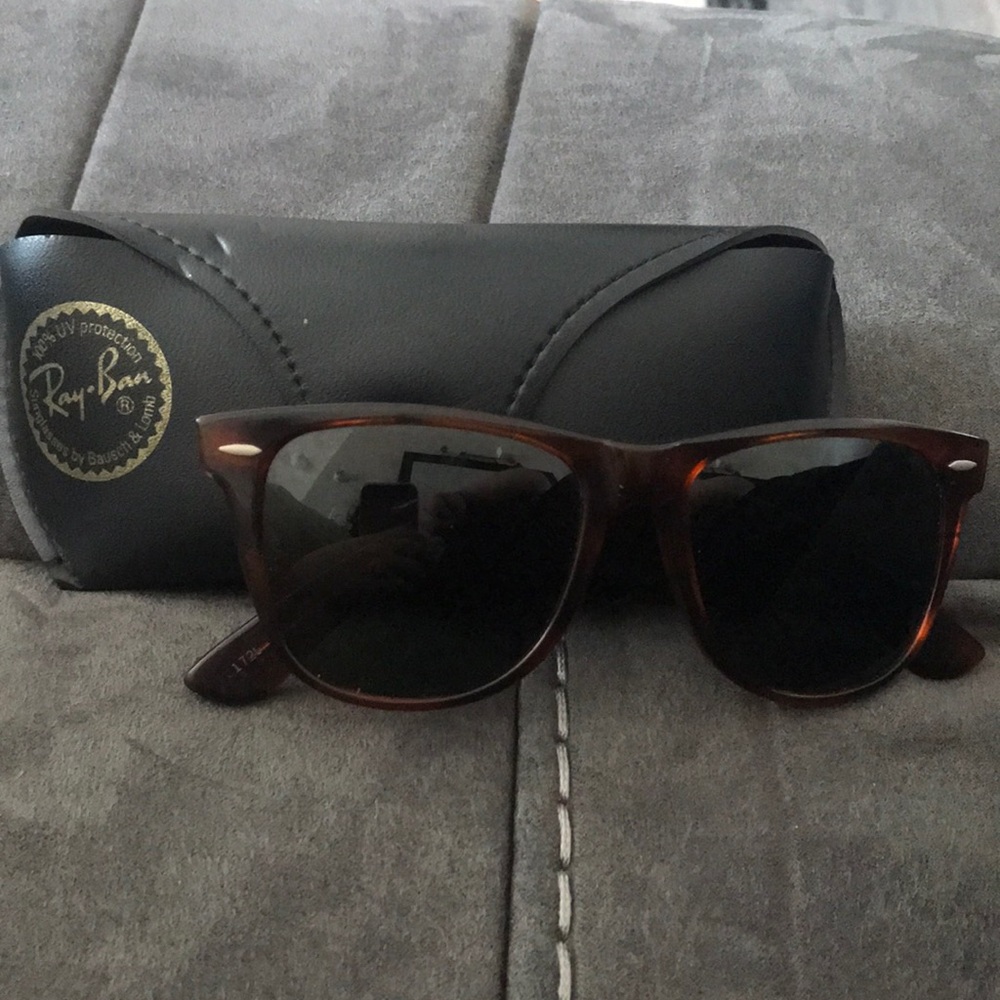 Ray-Ban Wayfarer II Pre-2000 Model Tortoise Brown